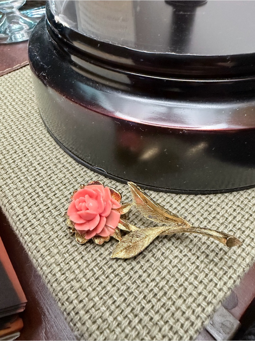 Vintage Gold-Tone Rose Hair Accessory with Coral Flower